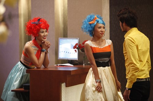 Diệp Lâm Anh lòe loẹt làm 'bà tám" - 6