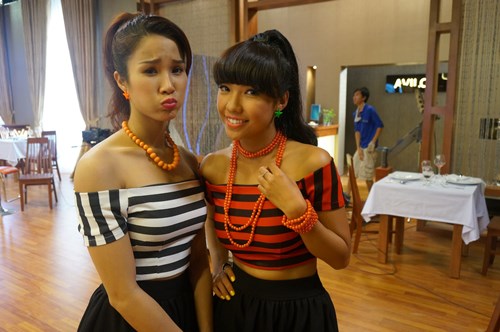 Diệp Lâm Anh lòe loẹt làm 'bà tám" - 9