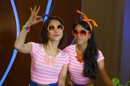 Diệp Lâm Anh lòe loẹt làm 'bà tám" - 2