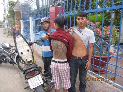 “Hiệp sĩ” bắt 2 kẻ vừa ra tù đã đi trộm - 1