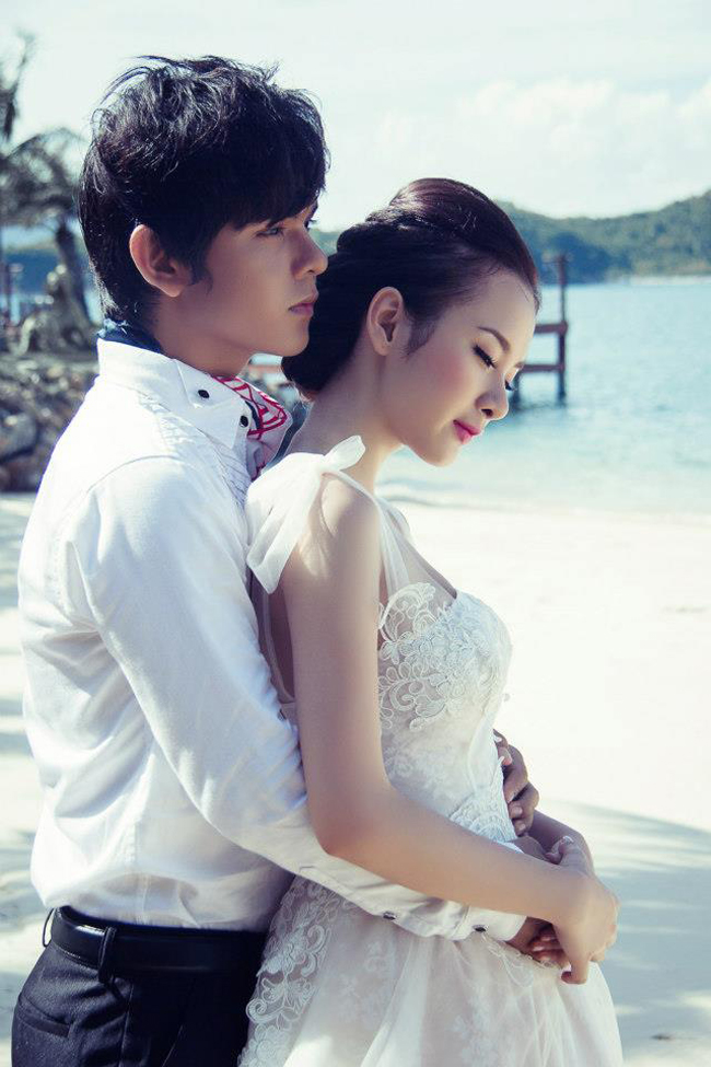 Angela Phương Trinh và Sơn Ngọc Minh từng gây sốt fan Việt một thời khi tung ra ảnh cưới như mơ để quảng bá cho phim Biết Chết Liền
