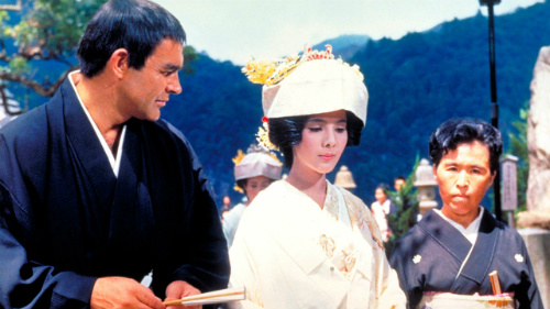 Bond Girl Nhật uy hiếp đoàn phim 007 - 17