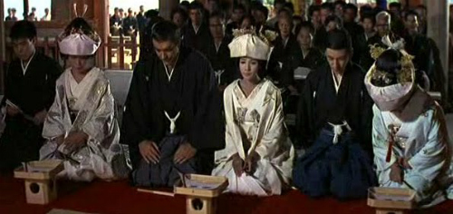 Bond Girl Nhật uy hiếp đoàn phim 007 - 18