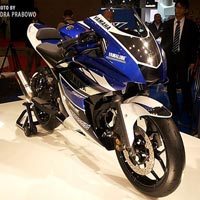 Ô tô - Xe máy - Yamaha R25 động cơ 250 phân khối trình làng
