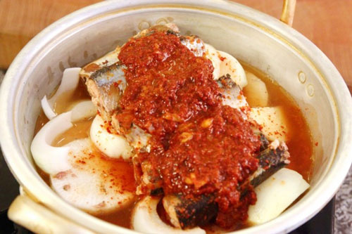 Cá thu đao om cay nóng kiểu Hàn dễ nấu - 1