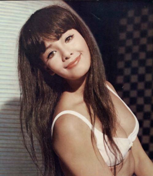 Bond Girl Nhật uy hiếp đoàn phim 007 - 2