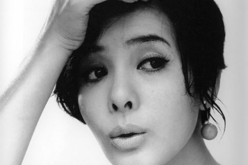 Bond Girl Nhật uy hiếp đoàn phim 007 - 5