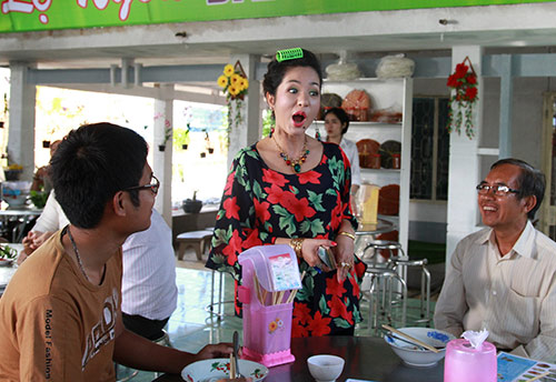 Danh hài Thúy Nga “làm mẹ” Phương Mỹ Chi - 7