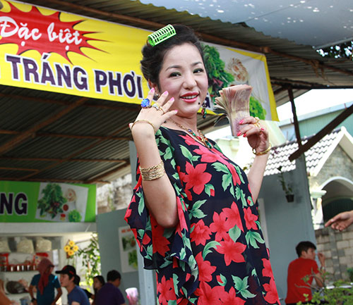 Danh hài Thúy Nga “làm mẹ” Phương Mỹ Chi - 3