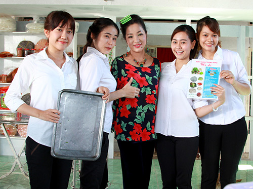 Danh hài Thúy Nga “làm mẹ” Phương Mỹ Chi - 8