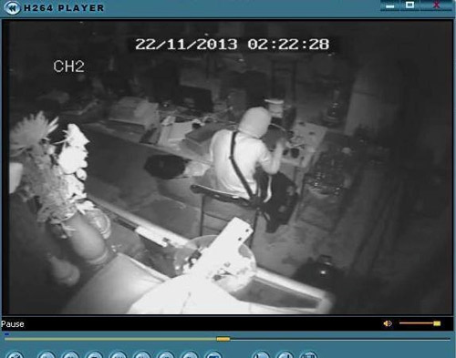 Camera ghi hình kẻ trộm nhà thầy Đỗ Việt Khoa - 2