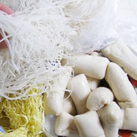 Sức khỏe đời sống - Hủ tiếu khô chứa chất gây sỏi thận