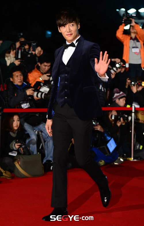 Bối rối vì nữ hoàng sexy thảm đỏ - 15