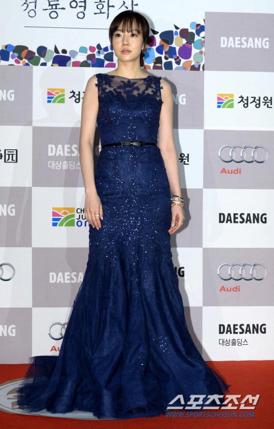 Bối rối vì nữ hoàng sexy thảm đỏ - 9