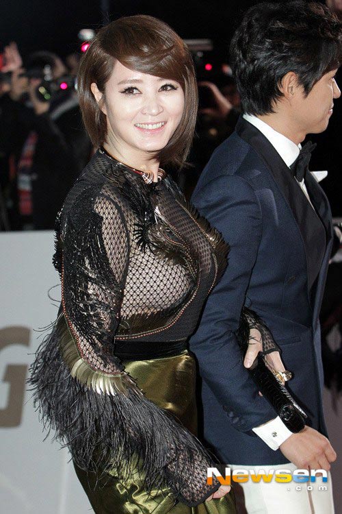 Bối rối vì nữ hoàng sexy thảm đỏ - 3