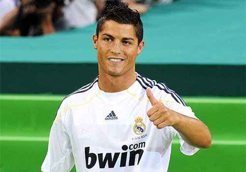 Ronaldo muốn “treo giày” tại Real - 1