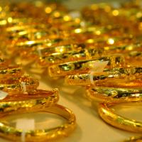 Tài chính - Bất động sản - Giá vàng giảm sốc, khách hờ hững thăm dò