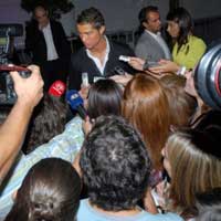 Bóng đá - Chửi phóng viên, Ronaldo mất điểm QBV