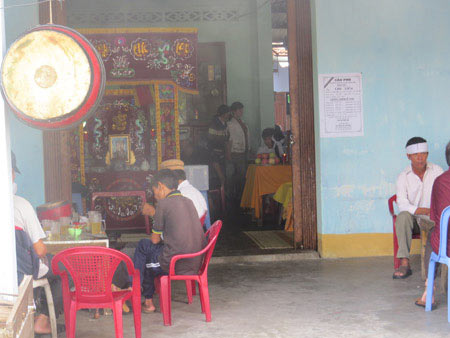 Người tự thiêu trước nhà trung tá CA đã tử vong - 1