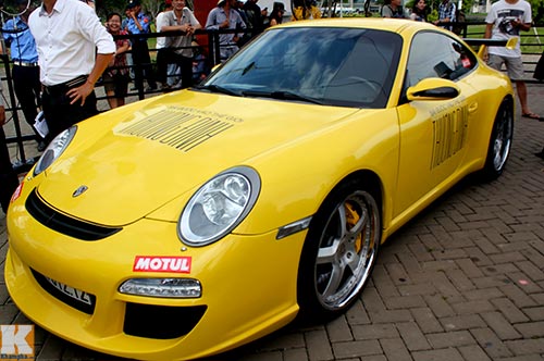 Hummer H2 màu độc xuất hiện tại Sài Gòn - 11