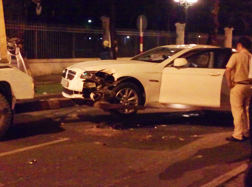 Sao Việt điêu đứng vì... xế hộp - 8