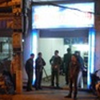 Pháp luật - Ngang nhiên nổ súng thị uy, đập phá tiệm cầm đồ