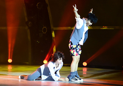 Ban giám khảo bật khóc trên ghế nóng - 4