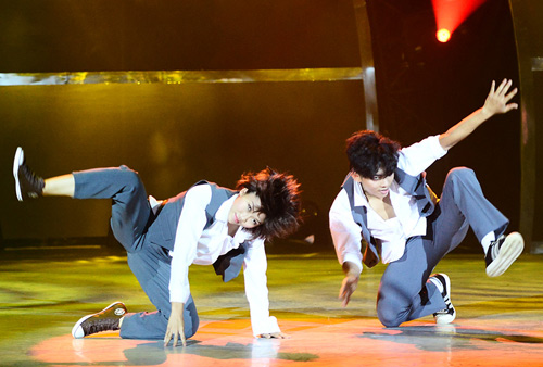 Ban giám khảo bật khóc trên ghế nóng - 7