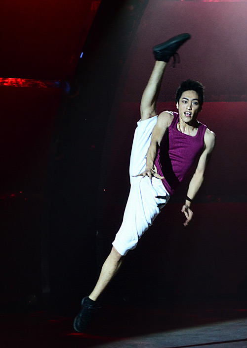 Ban giám khảo bật khóc trên ghế nóng - 12