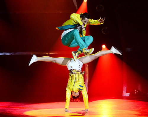 Ban giám khảo bật khóc trên ghế nóng - 4