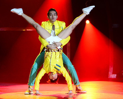 Ban giám khảo bật khóc trên ghế nóng - 3