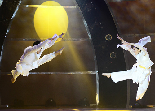 Ban giám khảo bật khóc trên ghế nóng - 5