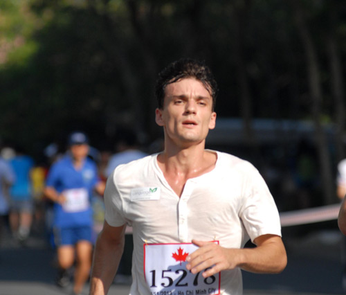 Hơn 15.000 người chạy bộ chống bệnh ung thư - 7