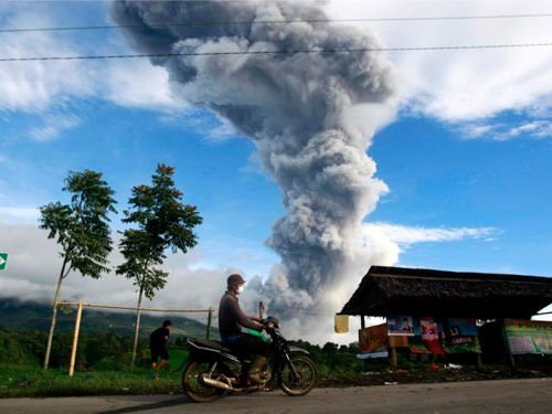 Indonesia: Núi lửa phun trào, 10.000 dân sơ tán - 1