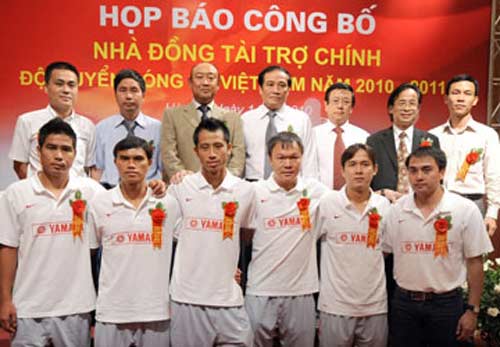 Ai xấu hổ cho bóng đá Việt Nam? - 1