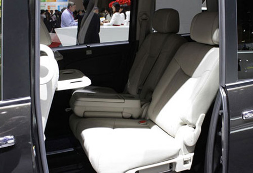 Nissan Serena 2014 - Đối thủ 8 chỗ ngồi của Toyota Innova - 14