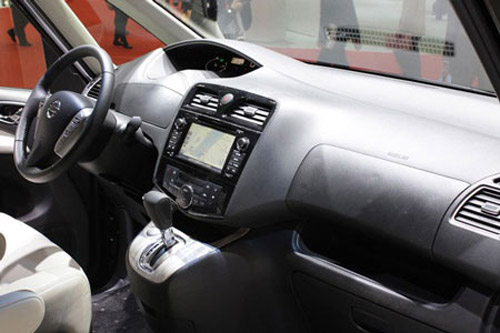 Nissan Serena 2014 - Đối thủ 8 chỗ ngồi của Toyota Innova - 11