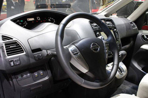 Nissan Serena 2014 - Đối thủ 8 chỗ ngồi của Toyota Innova - 12