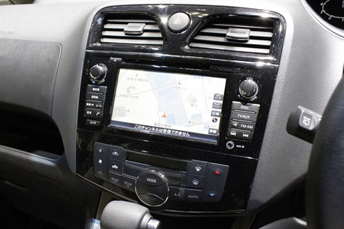 Nissan Serena 2014 - Đối thủ 8 chỗ ngồi của Toyota Innova - 13