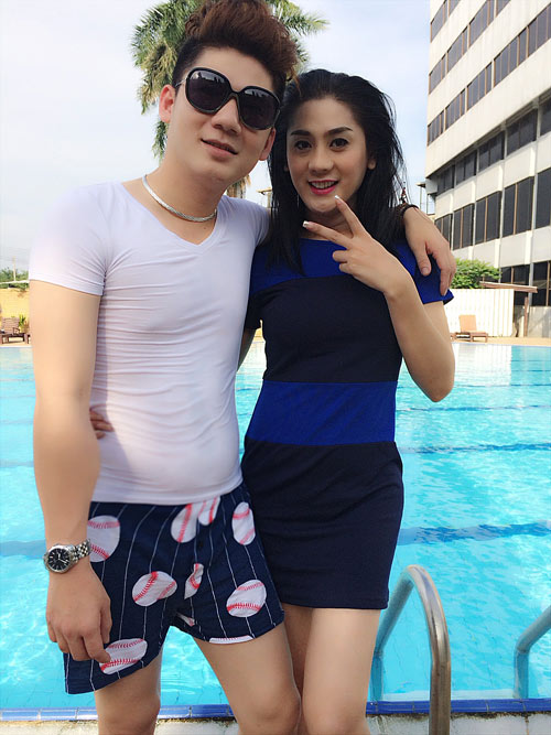 Lâm Chí Khanh khoe dáng cùng chồng tại bể bơi - 1