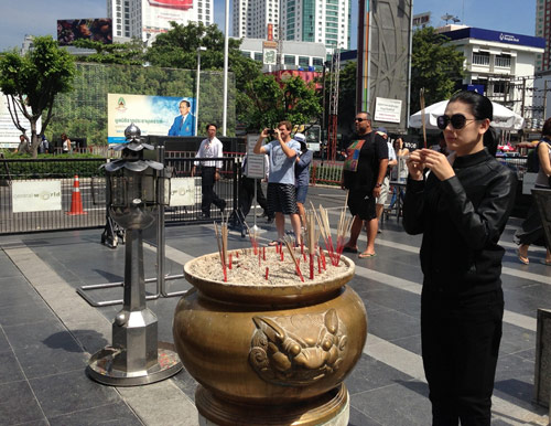 Lâm Chí Khanh khoe dáng cùng chồng tại bể bơi - 5