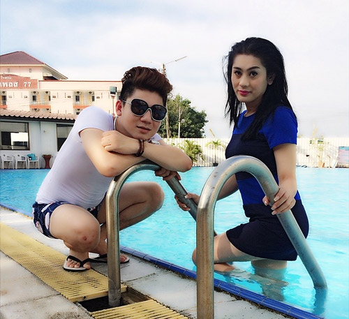 Lâm Chí Khanh khoe dáng cùng chồng tại bể bơi - 7