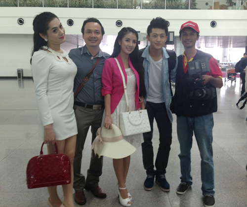 Lâm Chí Khanh khoe dáng cùng chồng tại bể bơi - 9