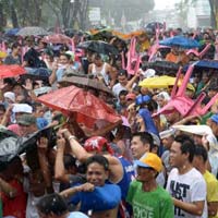 Thể thao - Người Philippines đội mưa cổ vũ Pacquiao