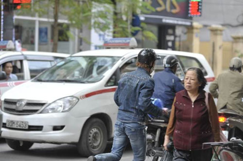 Hà Nội: Cướp bỏ xe Exciter, chạy trên phố - 1