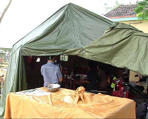 Sau lũ dữ, dân“định cư” trong nhà bạt - 5