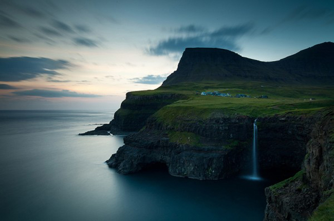 Faroe (Đan Mạch) là quần đảo bao gồm một chuỗi các hòn đảo thuộc chủ quyền của Vương quốc Đan Mạch. Nơi đây nổi tiếng với những hòn đảo có phong cảnh tuyệt vời.

