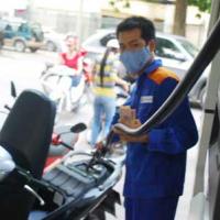 Thị trường - Tiêu dùng - Giữ nguyên giá xăng dù doanh nghiệp đang lỗ