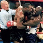 Thể thao - Mike Tyson trả lại tai cho Evander Holyfield