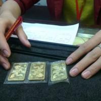 Kinh doanh - Vàng lại giảm, giá USD tăng mạnh